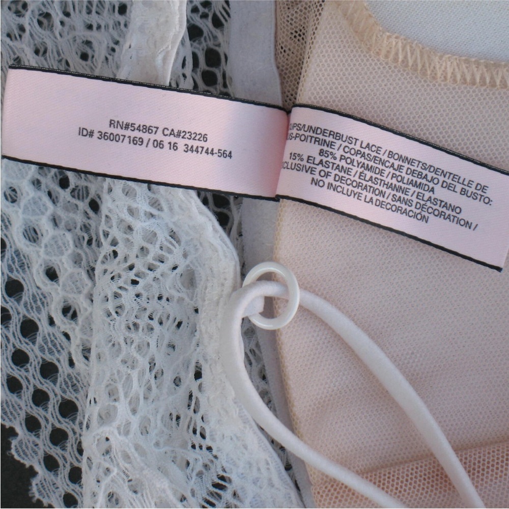 Victoria's Secret Bra Under Bust Lace Cups Lightweight White Size Medium EUC - Picture 3 of 3